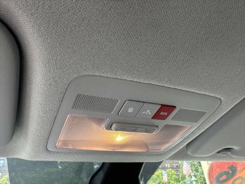 Certified 2025 Hyundai Venue Limited FWD image 29
