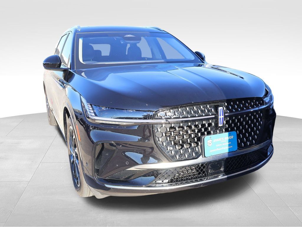 Used 2024 Lincoln Nautilus Reserve w/ Equipment Group 202A AWD/4WD image 9