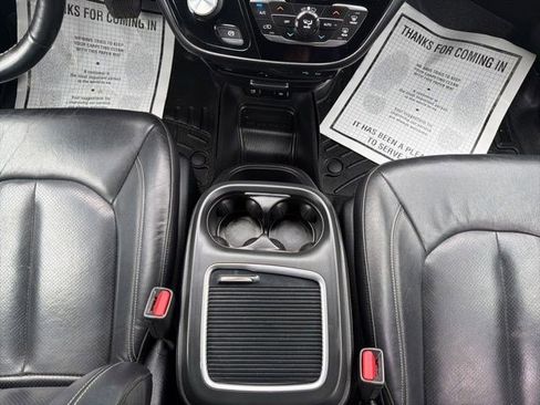 Used 2019 Chrysler Pacifica Touring-L Plus w/ Advanced Safetytec Group FWD image 21