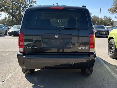 Used 2009 Dodge Nitro SE image 6