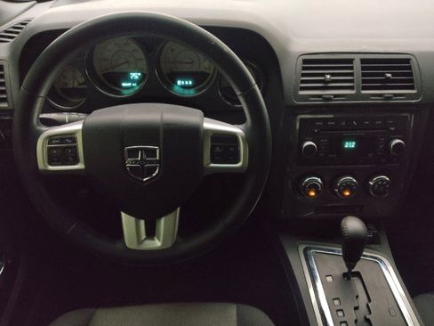 Used 2013 Dodge Challenger SXT image 22