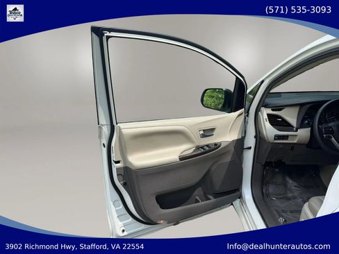Used 2015 Toyota Sienna XLE w/ XLE Navigation Package FWD image 19