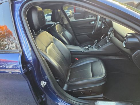Used 2018 Alfa Romeo Giulia AWD image 14