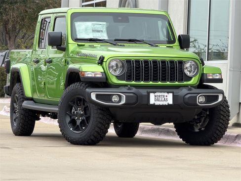 New 2025 Jeep Gladiator Sport image 2