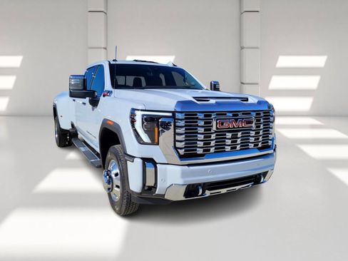 New 2026 GMC Sierra 3500 Denali w/ Denali Reserve Package image 3