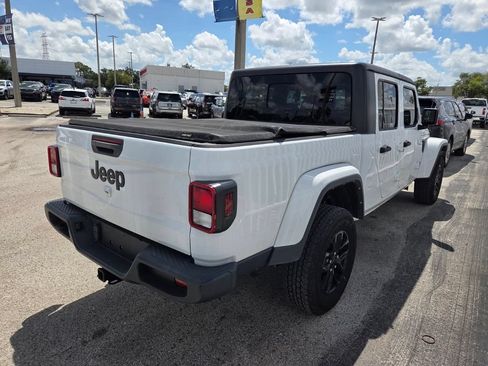 Used 2023 Jeep Gladiator Sport AWD/4WD image 6