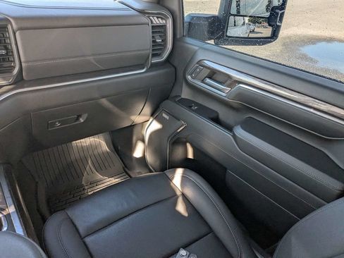 Used 2024 Chevrolet Silverado 2500 LTZ w/ LTZ Convenience Package AWD/4WD image 17
