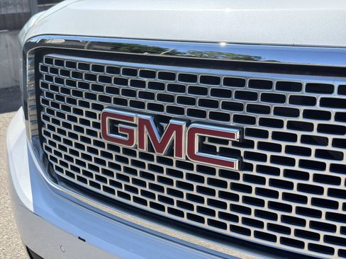 Used 2016 GMC Yukon XL Denali w/ Open Road Package AWD/4WD image 13
