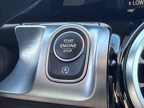 Used 2022 Mercedes-Benz GLB 250 image 28