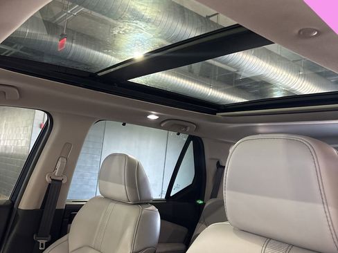 Used 2024 Honda Pilot Touring image 19