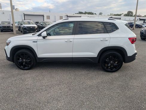 Used 2024 Volkswagen Taos SE image 7