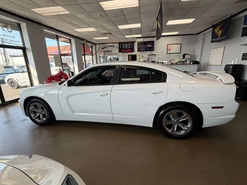 Used 2014 Dodge Charger SE w/ Sport Appearance Group RWD image 7