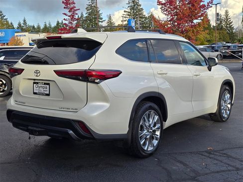 Used 2021 Toyota Highlander Limited image 4