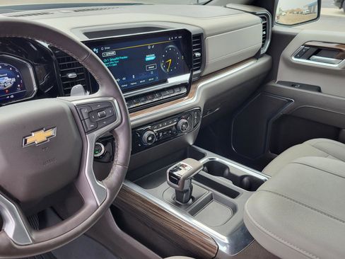 Used 2024 Chevrolet Silverado 1500 LT image 24