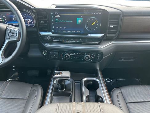 Used 2024 Chevrolet Silverado 1500 High Country w/ High Country Premium Package image 12