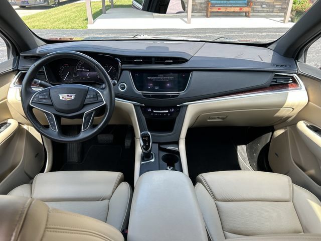 Used 2017 Cadillac XT5 Luxury w/ Driver Awareness Package FWD image 21