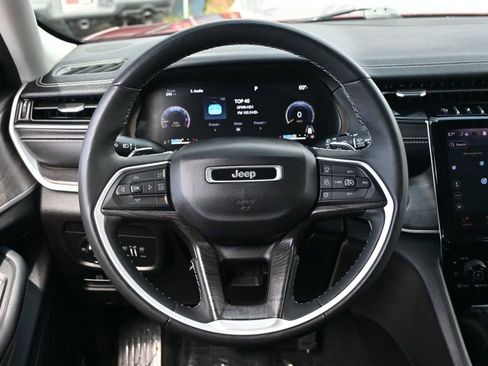 Used 2023 Jeep Grand Cherokee L Limited AWD/4WD image 9