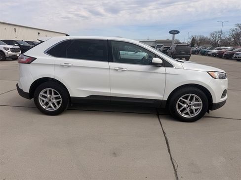 Certified 2024 Ford Edge SEL w/ Convenience Package AWD/4WD image 2