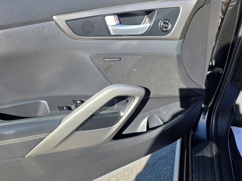 Used 2015 Hyundai Veloster Turbo w/ Option Group 04 FWD image 12