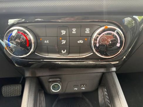 Used 2025 Chevrolet TrailBlazer LT FWD image 23