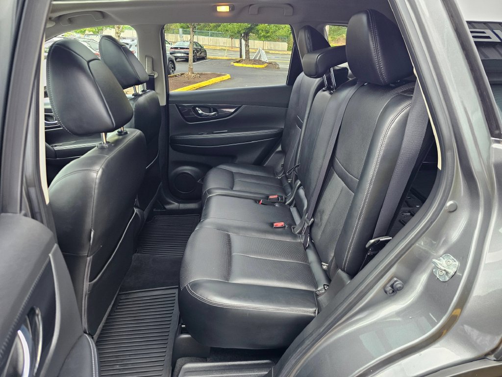 Used 2018 Nissan Rogue SL w/ Premium Package AWD/4WD image 16