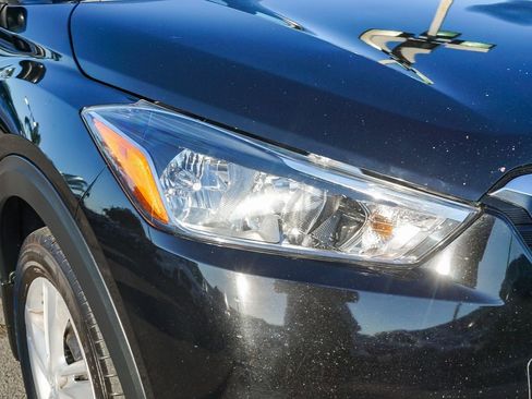 Used 2018 Nissan Kicks S image 10