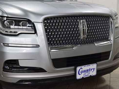 Used 2022 Lincoln Navigator Reserve image 13