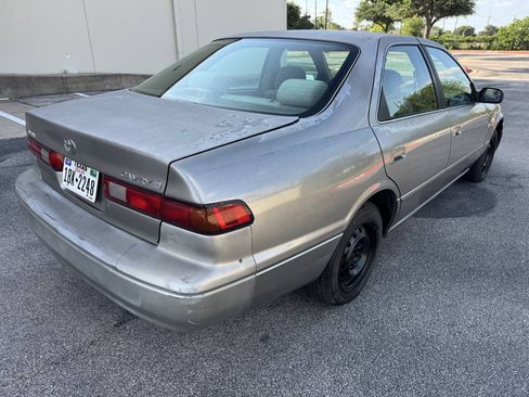 Used 1999 Toyota Camry LE FWD image 7