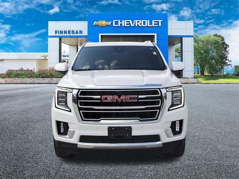 Used 2024 GMC Yukon SLT w/ SLT Premium Package image 2