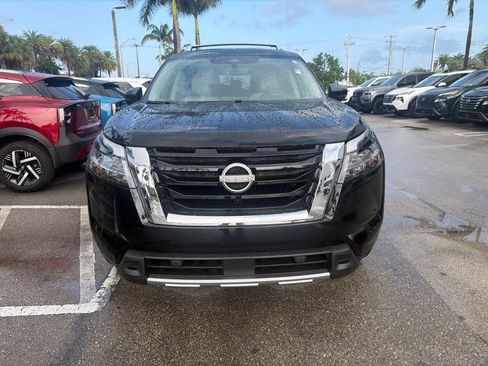 Used 2024 Nissan Pathfinder SL w/ SL Premium Package FWD image 2
