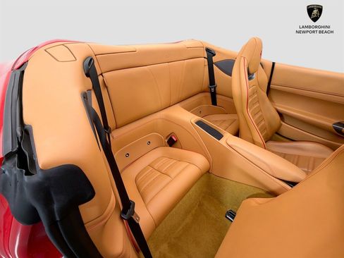 Used 2019 Ferrari Portofino RWD image 24