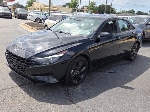 Used 2023 Hyundai Elantra SEL FWD image 4