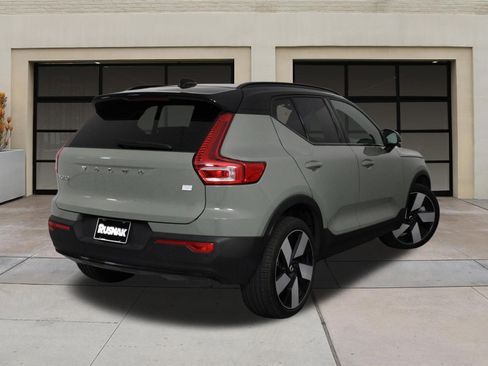 Used 2023 Volvo XC40 Recharge Ultimate image 4