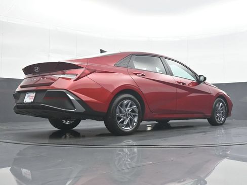 Used 2024 Hyundai Elantra SEL FWD image 30