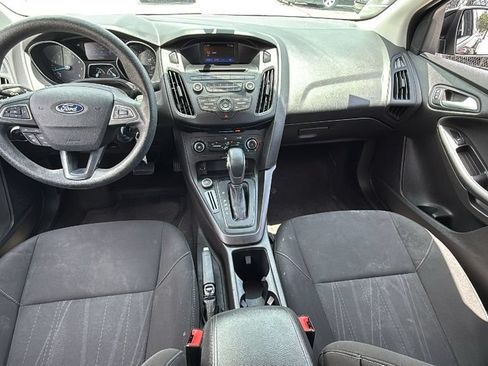 Used 2017 Ford Focus SE FWD image 24