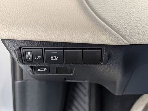 Used 2024 Toyota Corolla Cross XLE w/ Convenience Package FWD image 24