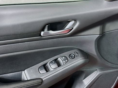 Used 2024 Nissan Altima 2.5 SV image 15