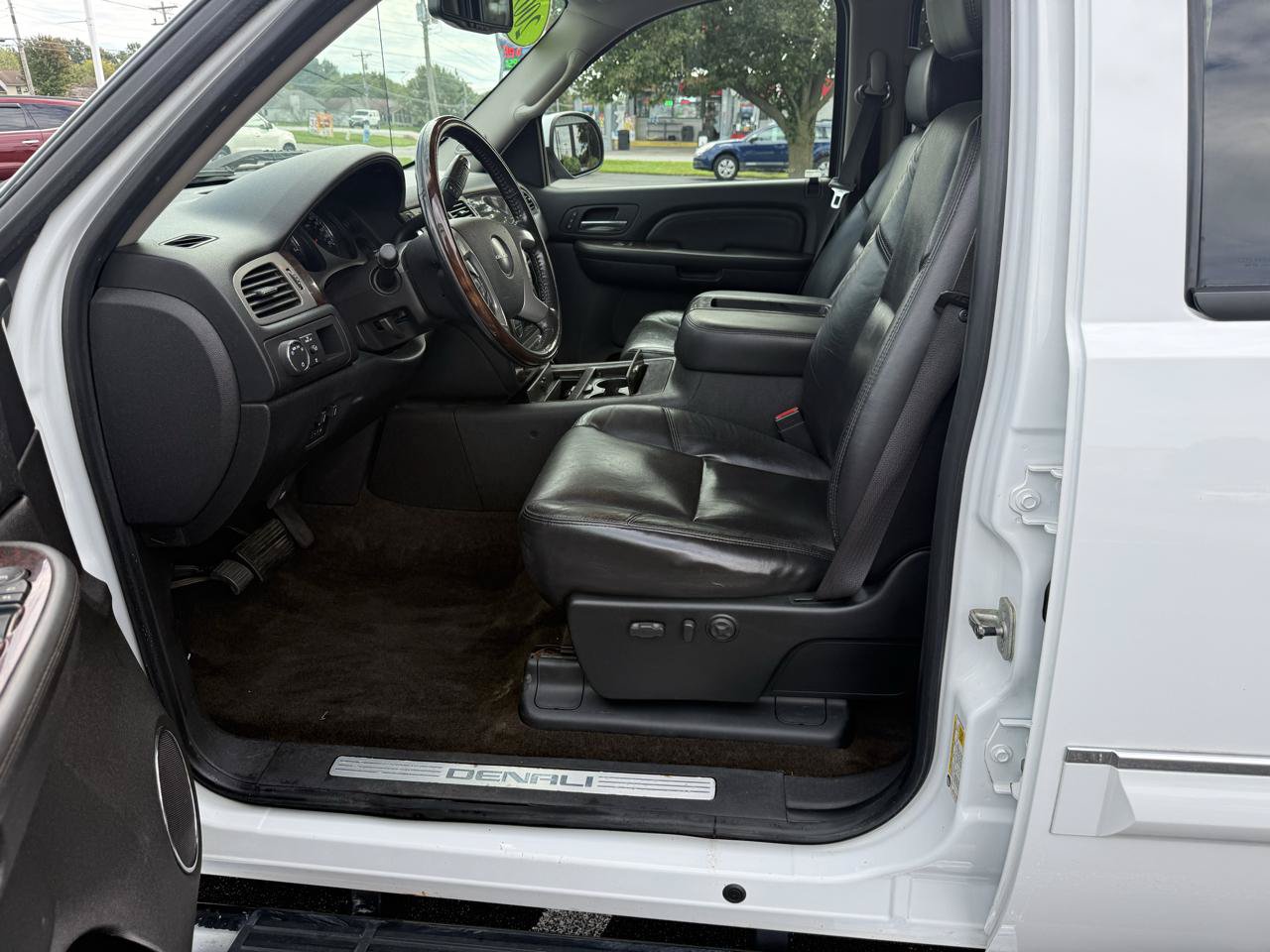 Used 2009 GMC Sierra 1500 Denali AWD/4WD image 9