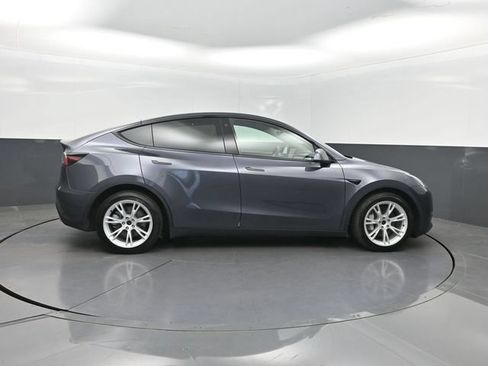 Used 2022 Tesla Model Y Long Range AWD/4WD image 30