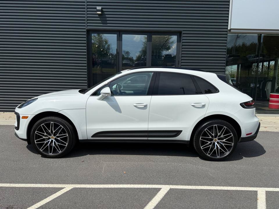 Certified 2026 Porsche Macan AWD/4WD image 2