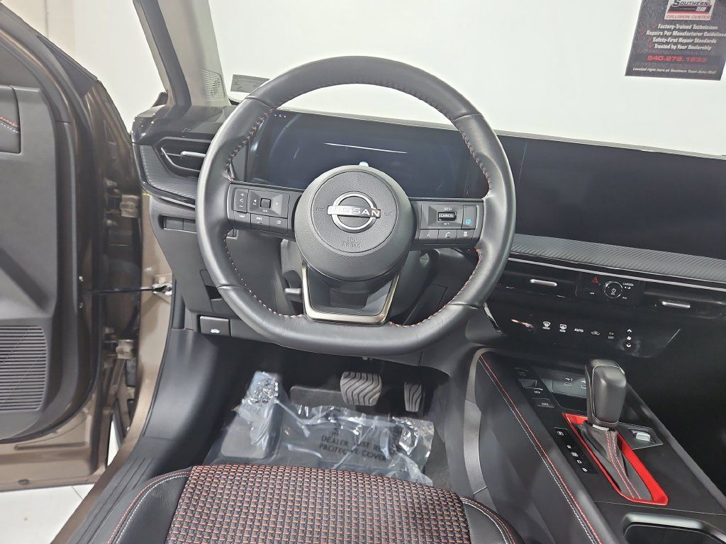 Certified 2025 Nissan Kicks SR FWD image 15
