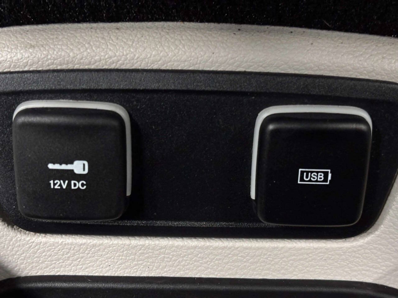 Used 2020 Chrysler Pacifica Touring-L FWD image 29