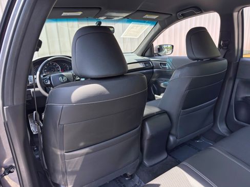 Used 2017 Honda Accord Sport image 29
