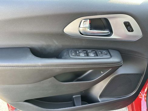 New 2026 Chrysler Pacifica Limited w/ S Appearance Package image 13