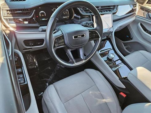 Used 2022 Jeep Grand Cherokee Overland w/ Luxury Tech Group IV image 10