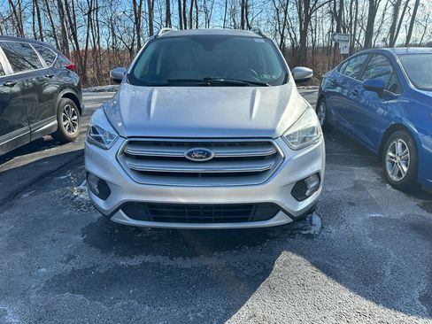 Used 2019 Ford Escape Titanium image 2