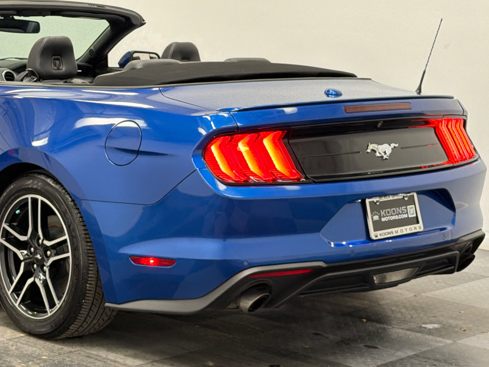 Used 2018 Ford Mustang Premium w/ Equipment Group 201A RWD image 9