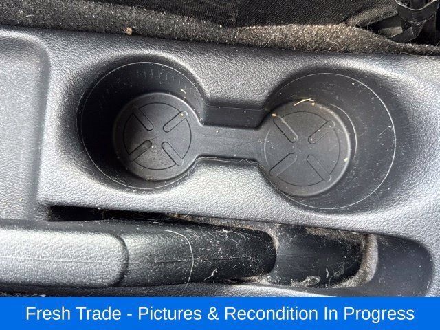 Used 2020 Nissan Kicks SR FWD image 13