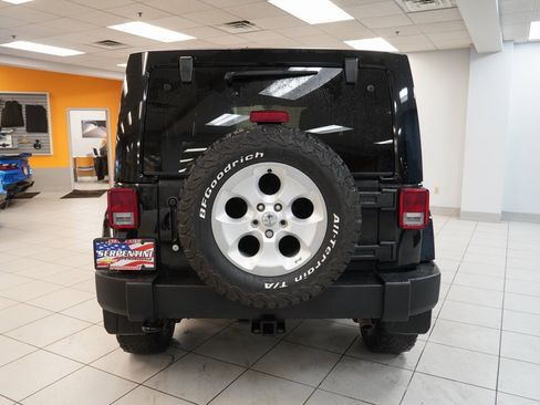 Used 2014 Jeep Wrangler Unlimited Sahara w/ Dual Top Group image 8