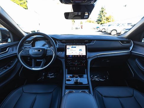 New 2025 Jeep Grand Cherokee Limited w/ Black Appearance Package image 21